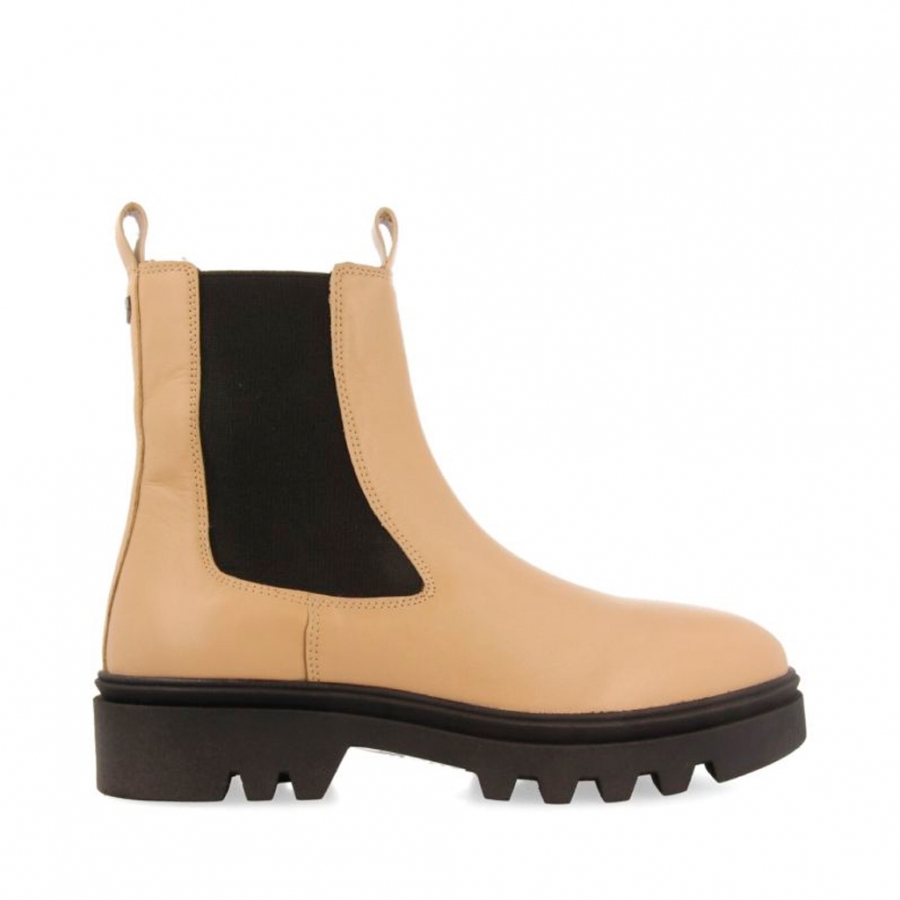 stivaletto-tipo-chelsea-nude-con-elastici-e-suola-track-fornach stivaletto-tipo-chelsea-nude-con-elastici-e-suola-track-fornach