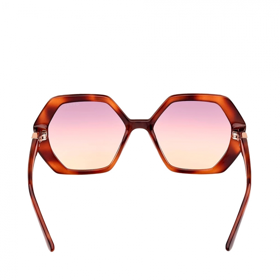 sonnenbrille-mit-geometrischem-modell sonnenbrille-mit-geometrischem-modell