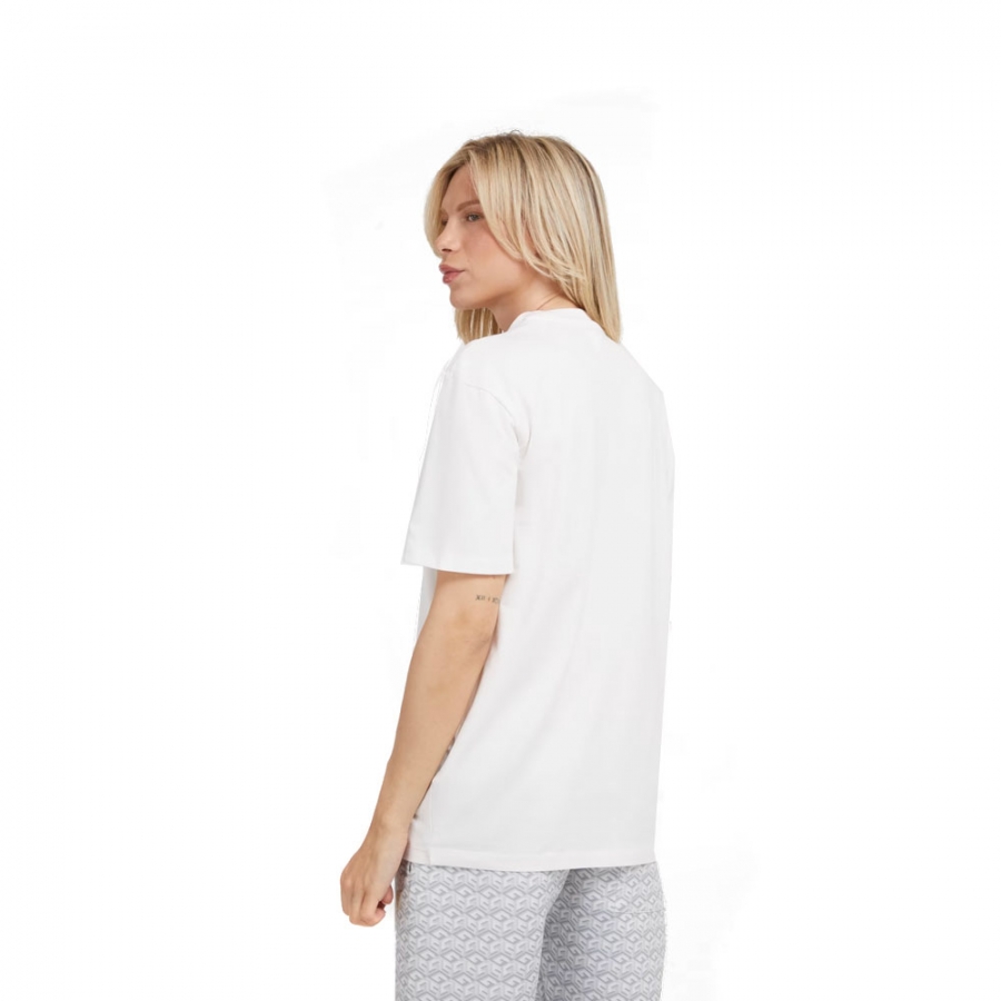 t-shirt-with-front-logo