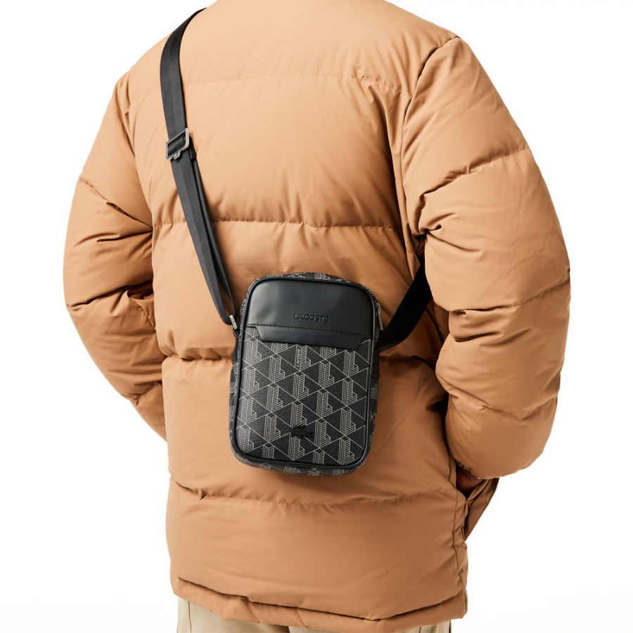 sac-a-bandouliere-a-imprime-monogramme-the-blend sac-a-bandouliere-a-imprime-monogramme-the-blend