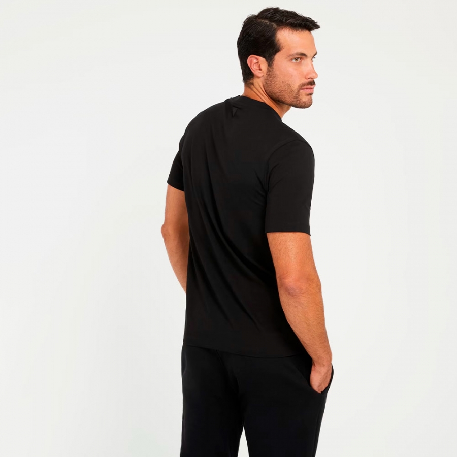 camiseta-con-logo-frontal camiseta-con-logo-frontal