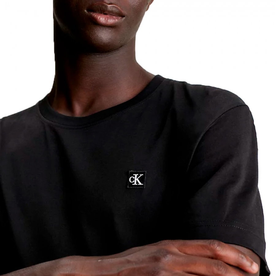 t-shirt-con-studente-ricamo t-shirt-con-studente-ricamo