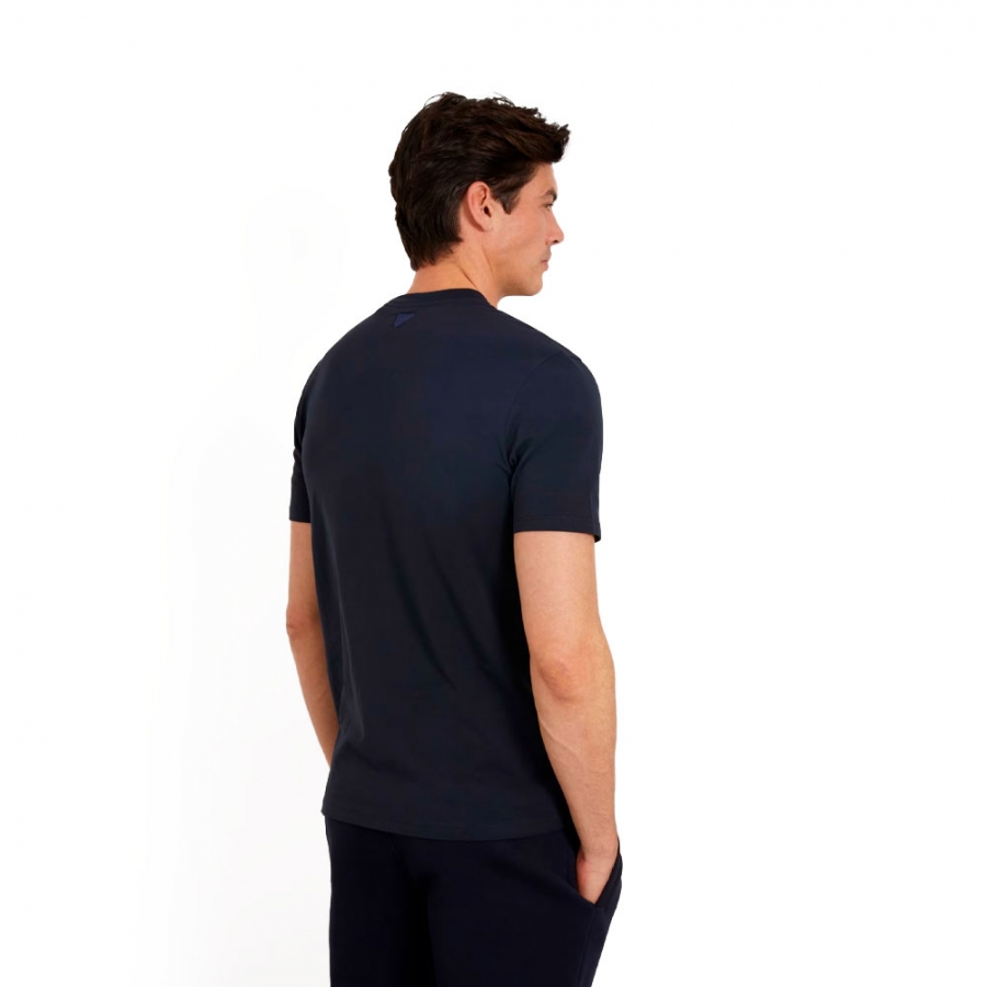 t-shirt-mit-logo-vorne t-shirt-mit-logo-vorne