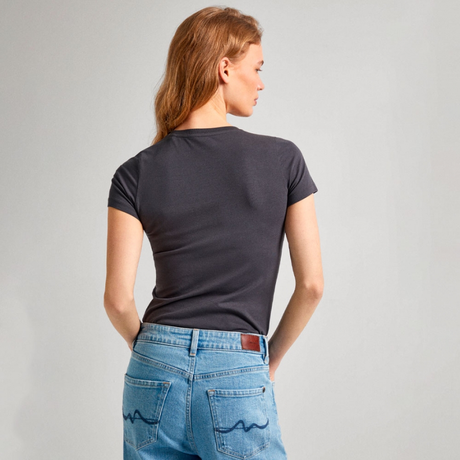 slim-fit-t-shirt-mit-bedrucktem-logo slim-fit-t-shirt-mit-bedrucktem-logo