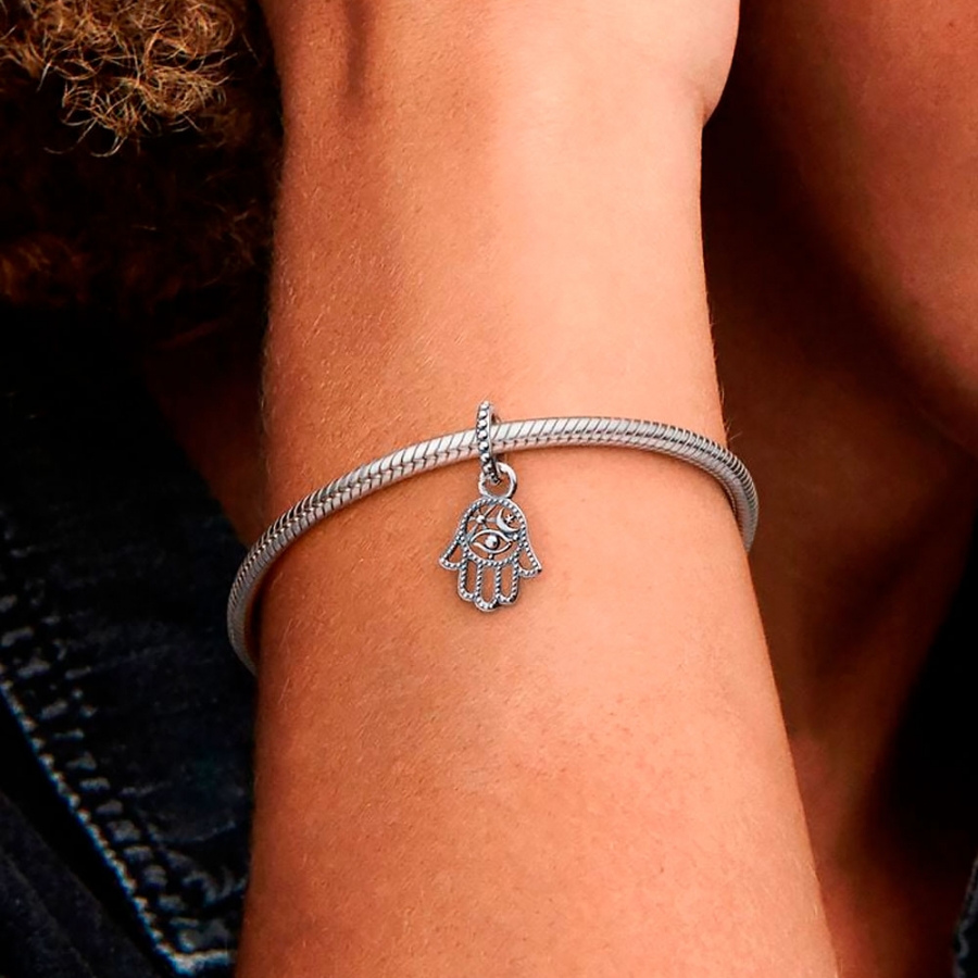 schutzender-hamsa-anhanger-charm-799144c00 schutzender-hamsa-anhanger-charm-799144c00