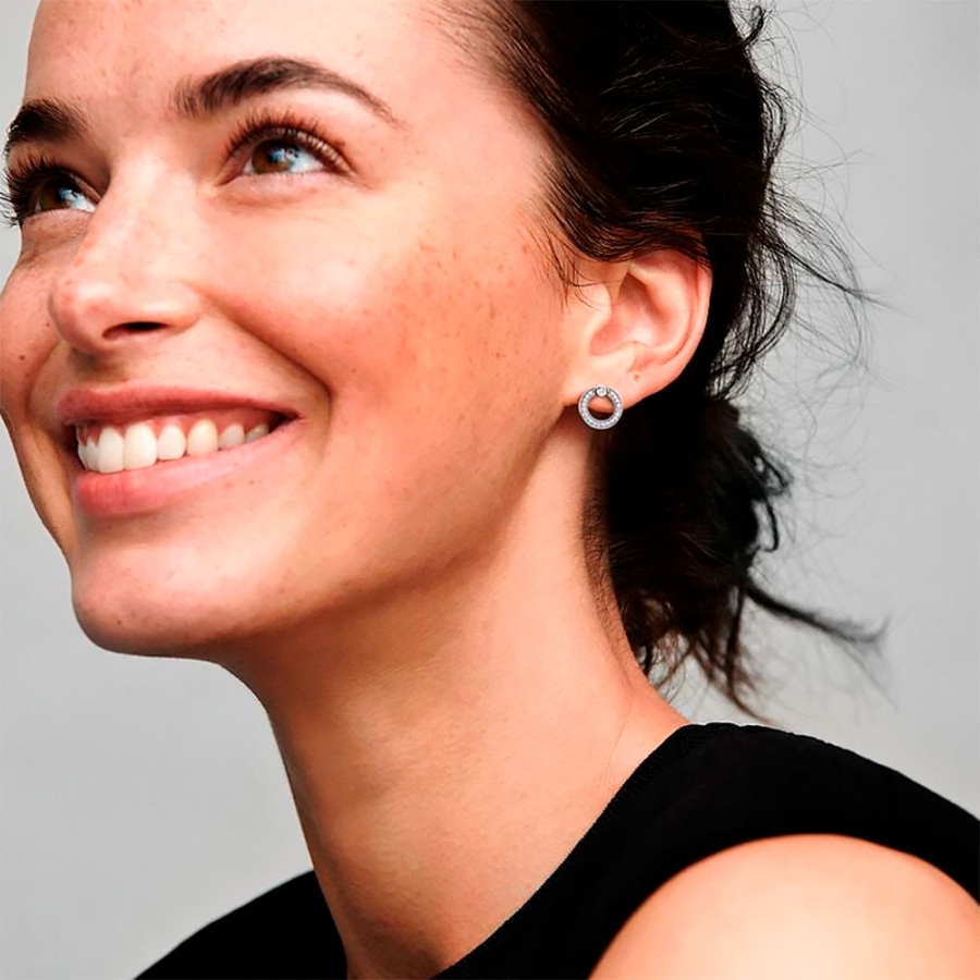 pendientes-de-boton-reversibles-circulo-en-pave-logo-299486c01 pendientes-de-boton-reversibles-circulo-en-pave-logo-299486c01