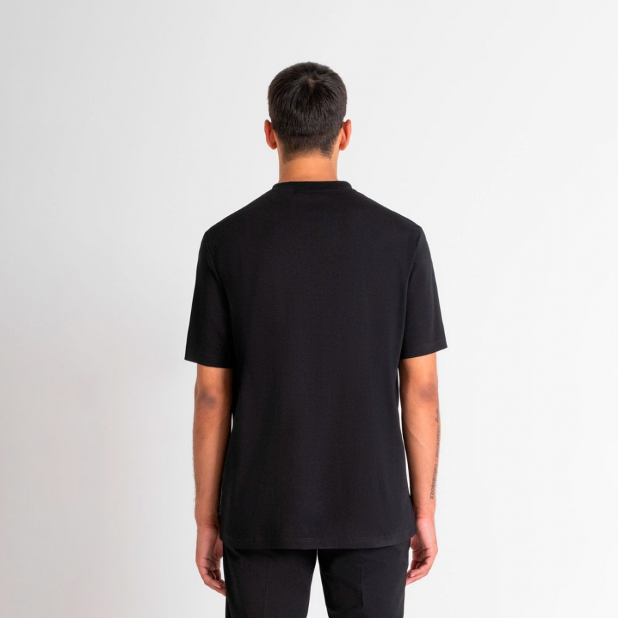 t-shirt-con-vestibilita-rilassata t-shirt-con-vestibilita-rilassata