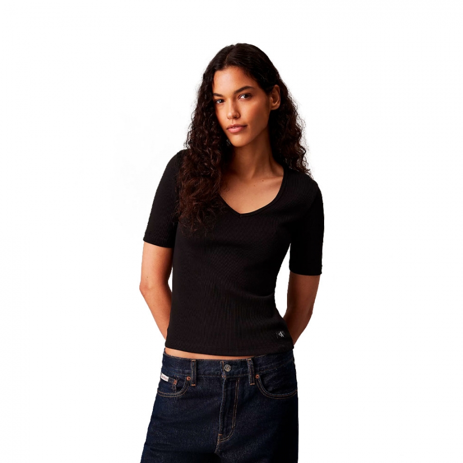 schlankes-geripptes-t-shirt-mit-v-ausschnitt schlankes-geripptes-t-shirt-mit-v-ausschnitt