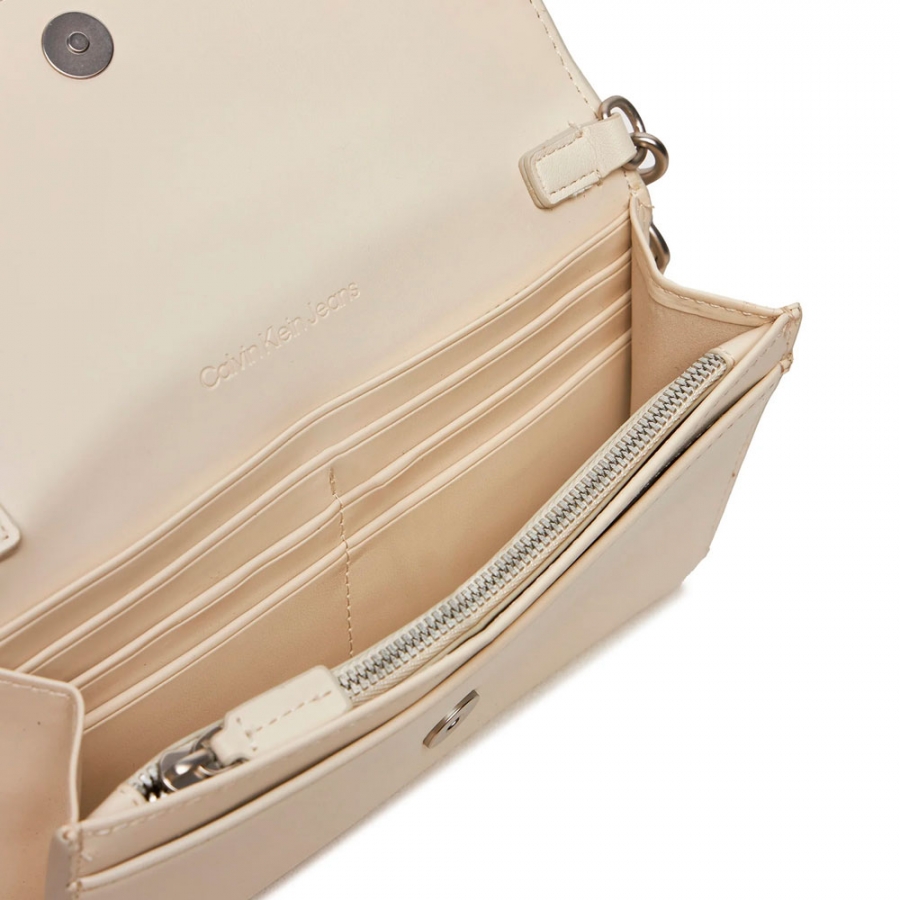 portefeuille-a-longue-sangle-pliable-sculpte-deboss portefeuille-a-longue-sangle-pliable-sculpte-deboss