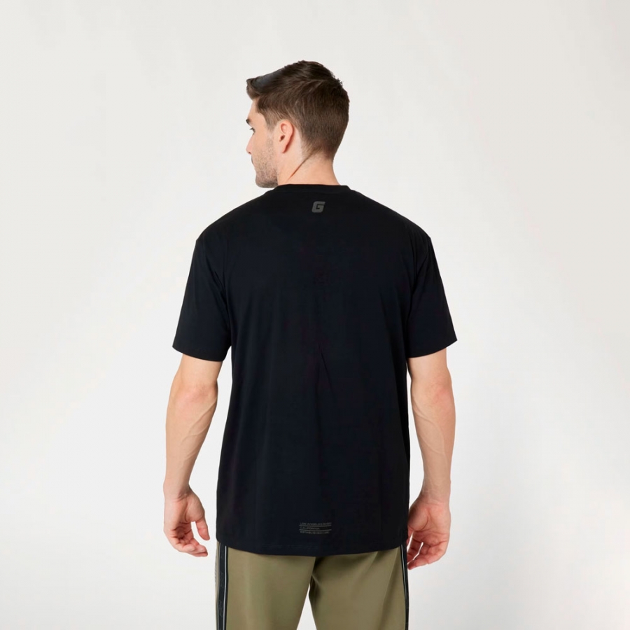 t-shirt-mit-dreieck-logo t-shirt-mit-dreieck-logo