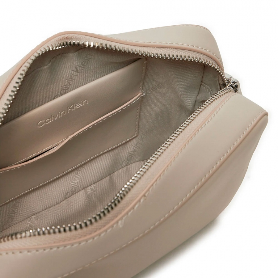sac-bandouliere-avec-logo-camera-embosse sac-bandouliere-avec-logo-camera-embosse
