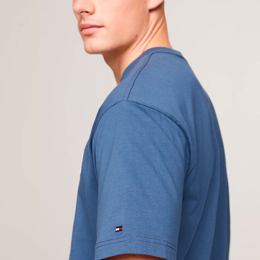 camiseta-con-logo-del-monotipo-bordado