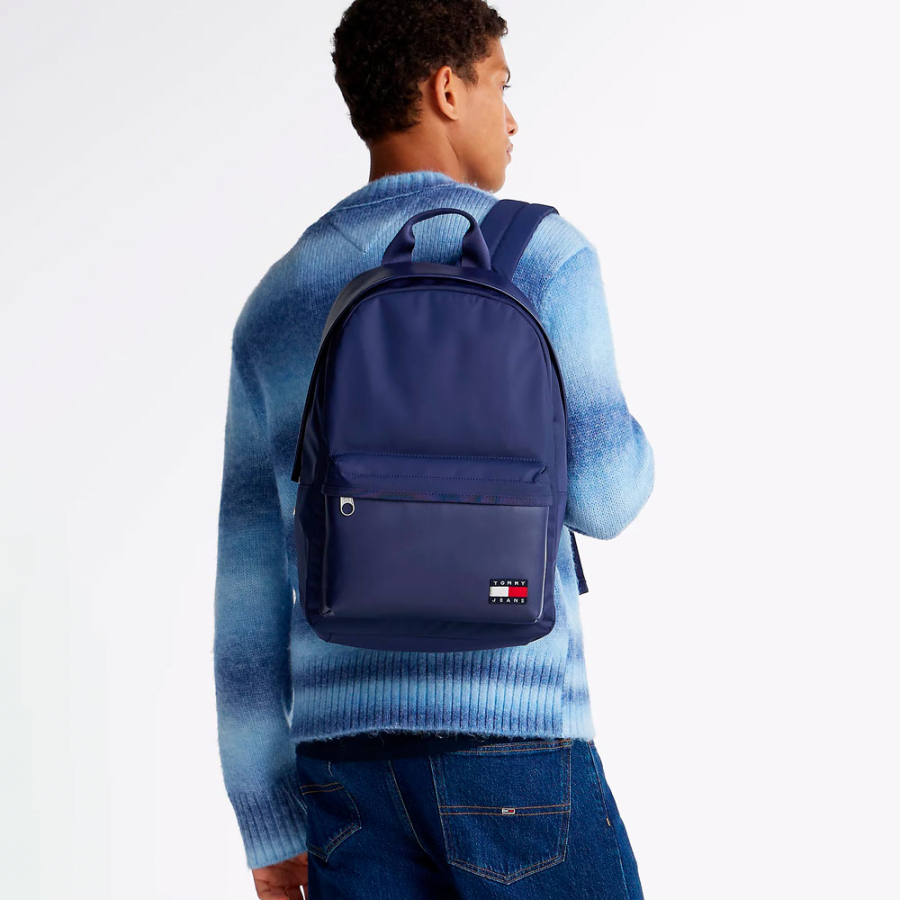 essential-curved-backpack essential-curved-backpack