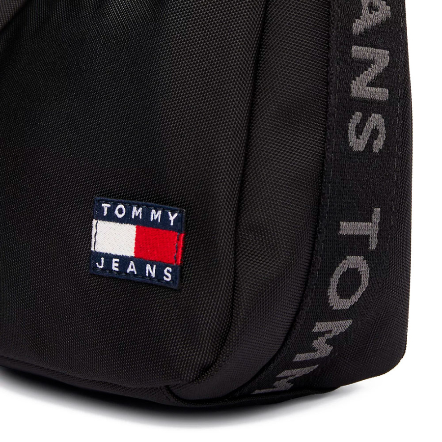 bolsa-de-ombro-essencial-com-inscricao bolsa-de-ombro-essencial-com-inscricao
