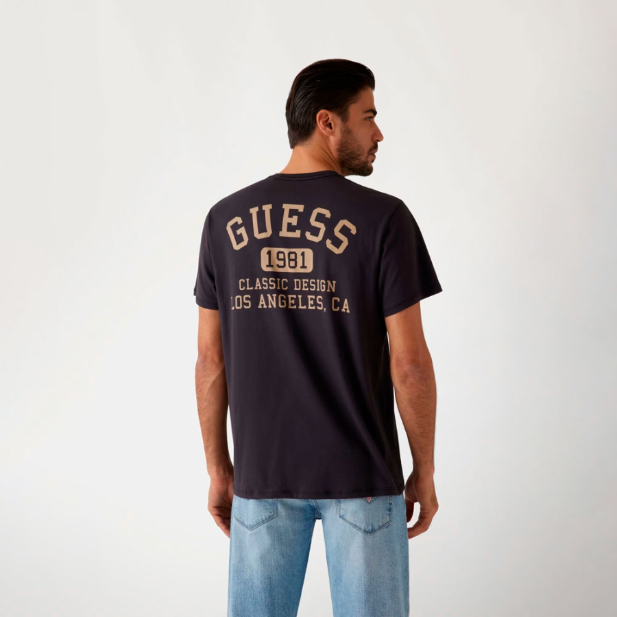 kleines-t-shirt-mit-logo-print kleines-t-shirt-mit-logo-print