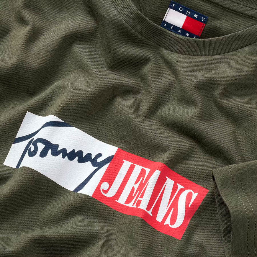 t-shirt-dal-taglio-slim-con-logo-distintivo t-shirt-dal-taglio-slim-con-logo-distintivo