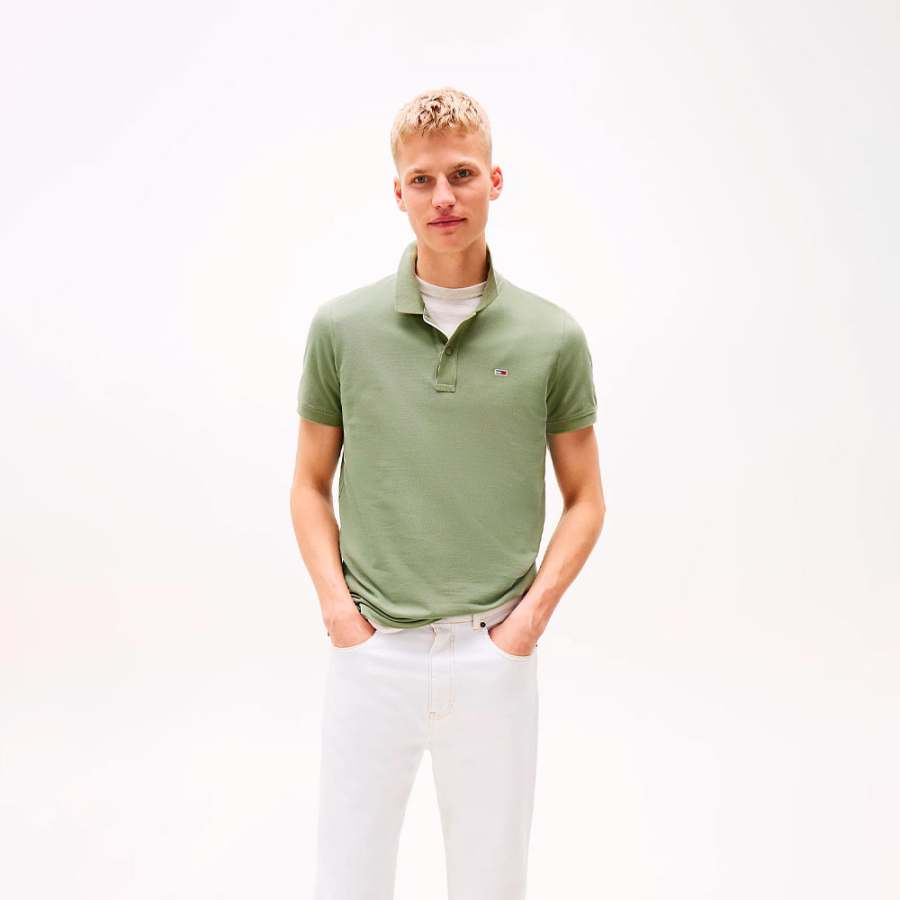 schmal-geschnittenes-poloshirt-mit-logo-patch schmal-geschnittenes-poloshirt-mit-logo-patch