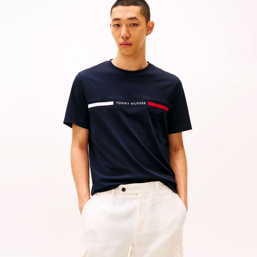 camiseta-de-cuello-redondo-con-logo camiseta-de-cuello-redondo-con-logo