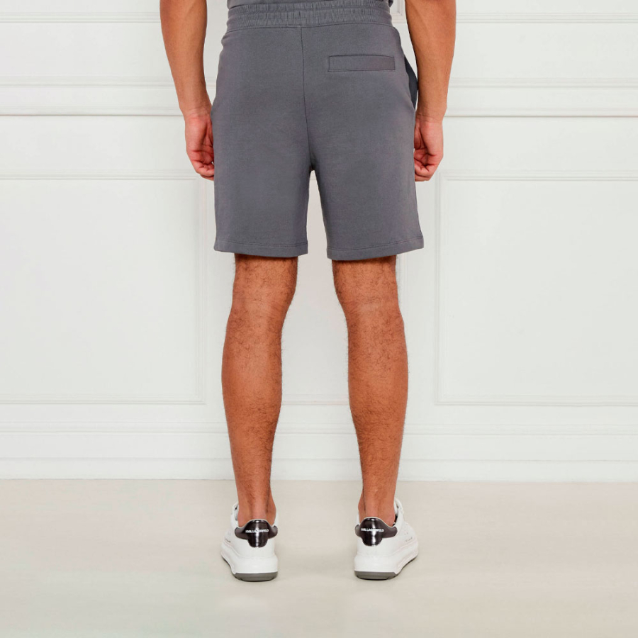 pantaloncini-con-etichetta-logo-rossa pantaloncini-con-etichetta-logo-rossa