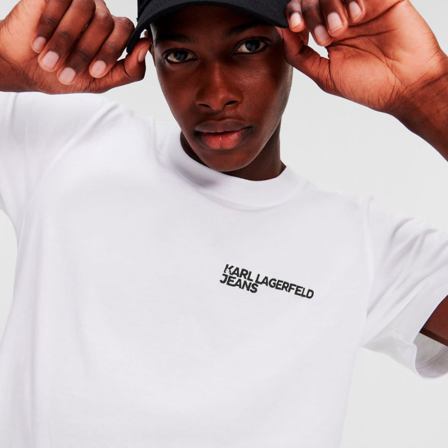 t-shirt-ajuste-avec-logo t-shirt-ajuste-avec-logo