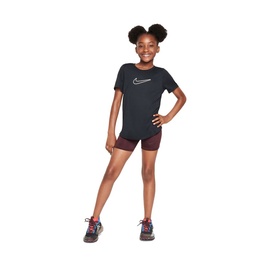 un-t-shirt-ajuste-pour-enfants un-t-shirt-ajuste-pour-enfants