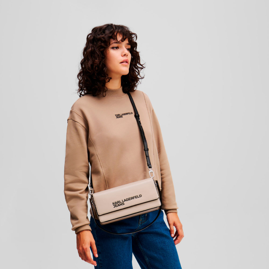 sac-a-bandouliere-en-cuir-synthetique sac-a-bandouliere-en-cuir-synthetique