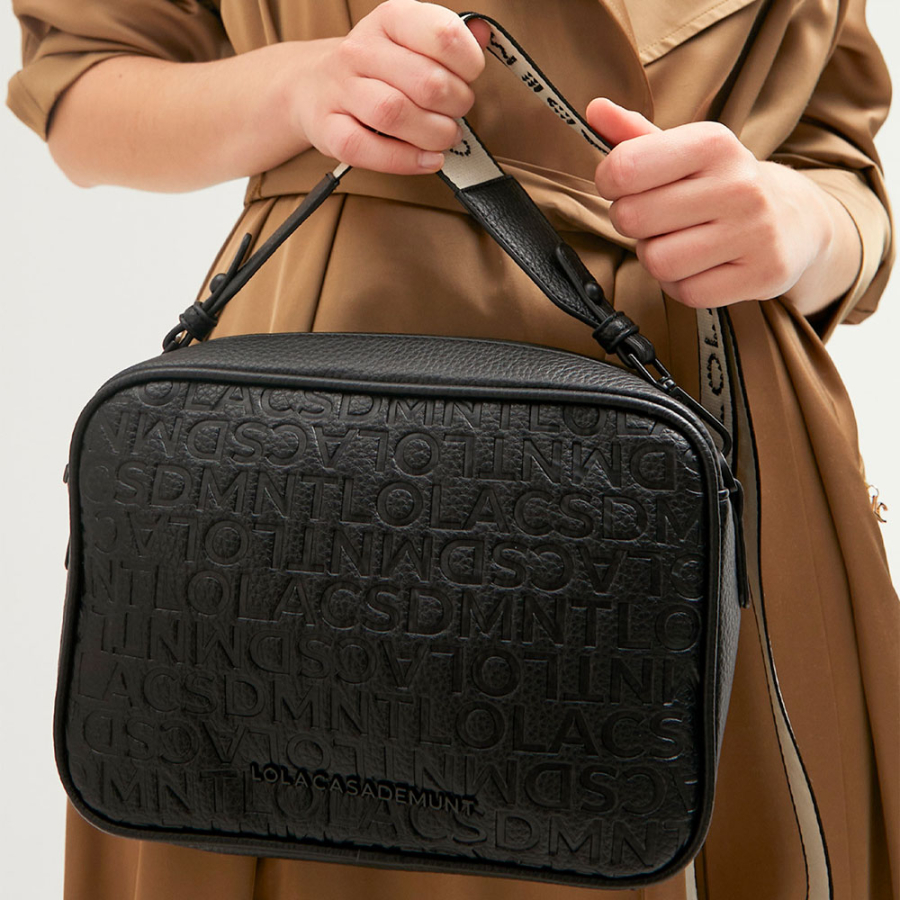 schultertasche-mit-monogramm schultertasche-mit-monogramm