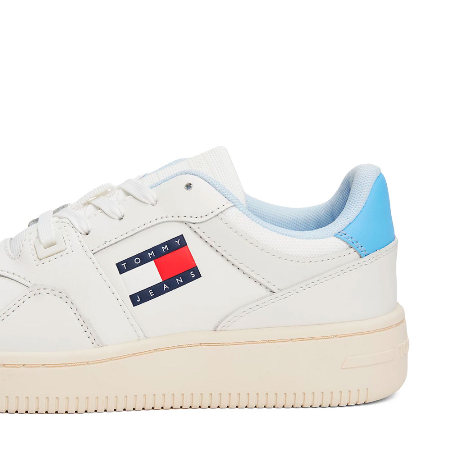 retro-sneaker-mit-perforiertem-design retro-sneaker-mit-perforiertem-design