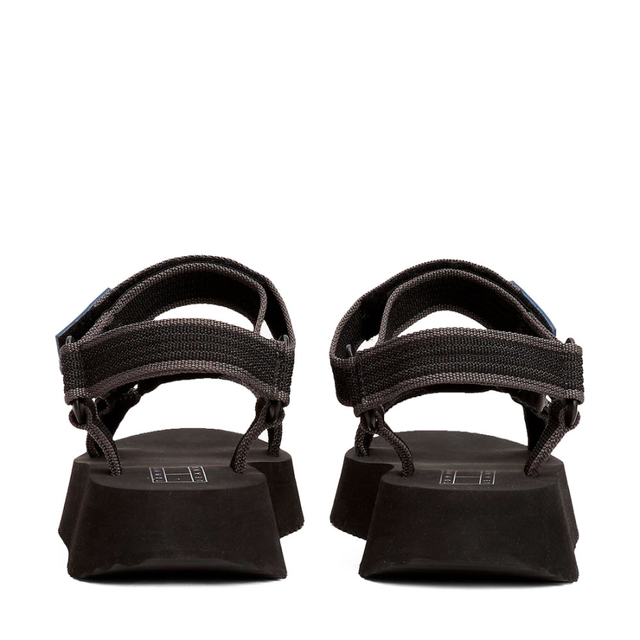 sandales-a-plateforme-avec-semelle-crantee sandales-a-plateforme-avec-semelle-crantee