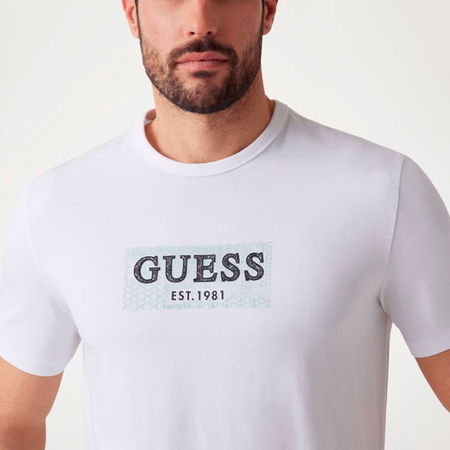 camiseta-com-logo-frontal camiseta-com-logo-frontal