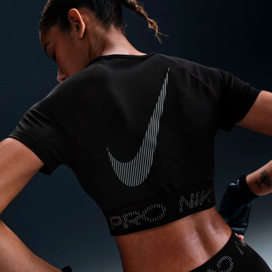 top-corto-a-maniche-corte-con-stampa-dri-fit top-corto-a-maniche-corte-con-stampa-dri-fit