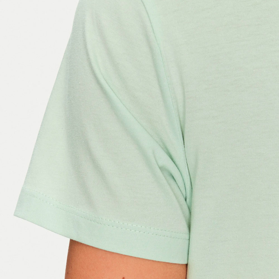t-shirt-mit-logo-vorne