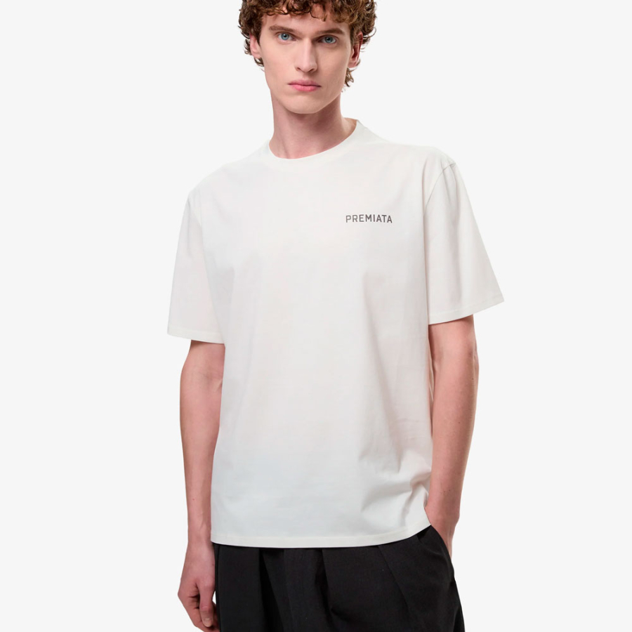 camiseta-com-rachaduras-laterais-e-detalhes-contrastantes camiseta-com-rachaduras-laterais-e-detalhes-contrastantes