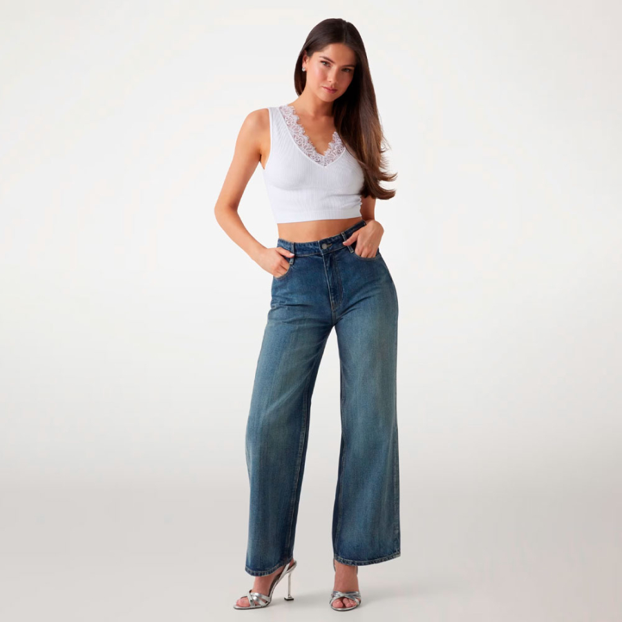 seamless-lace-cropped-top seamless-lace-cropped-top