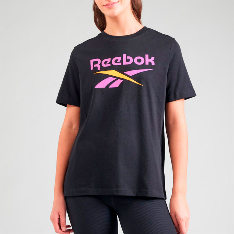 camiseta-com-logotipo-grande-de-identidade camiseta-com-logotipo-grande-de-identidade