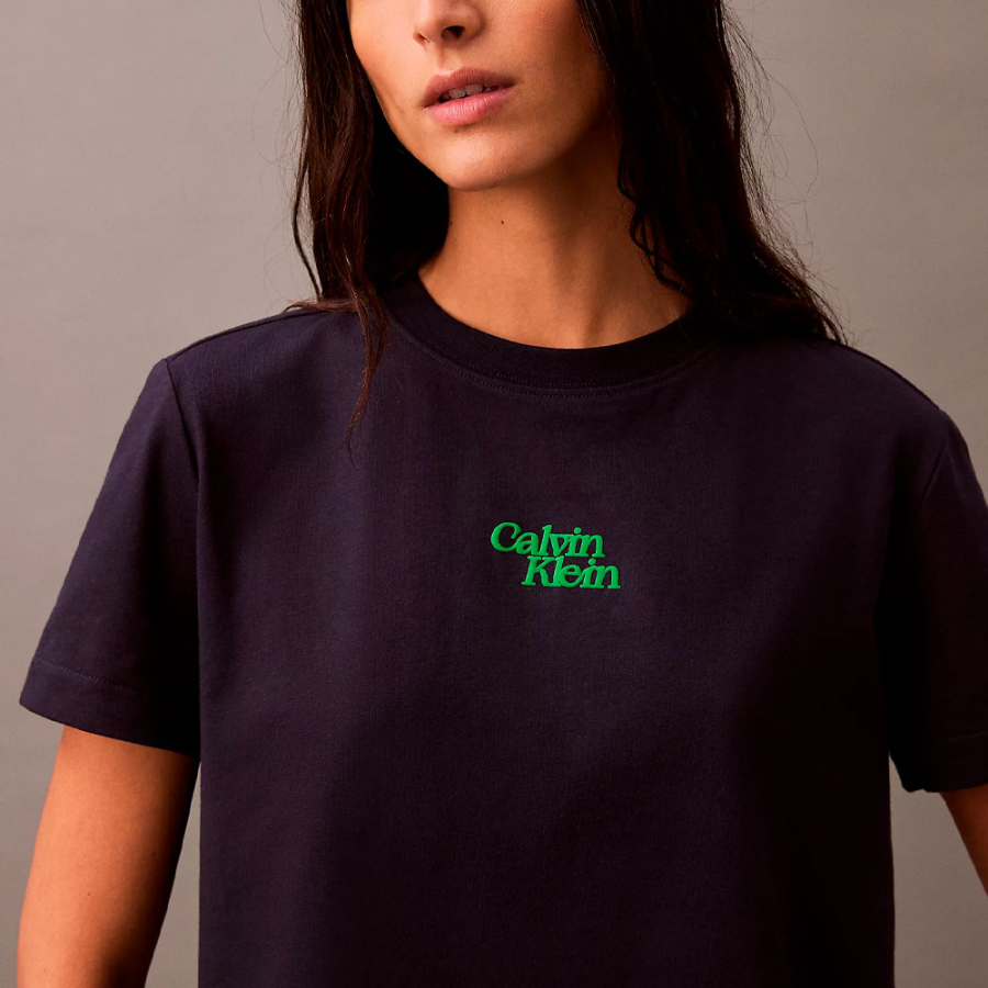 t-shirt-mit-samtigem-logo t-shirt-mit-samtigem-logo