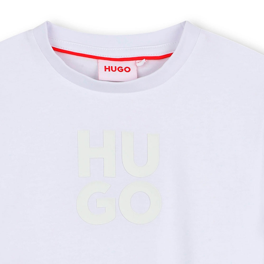 kinder-t-shirt-mit-stacked-logo-druck kinder-t-shirt-mit-stacked-logo-druck