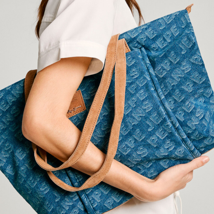sac-fourre-tout-en-jean-avec-logo sac-fourre-tout-en-jean-avec-logo