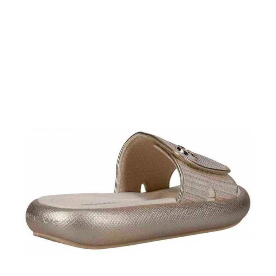 tongs-raelynn-darby tongs-raelynn-darby