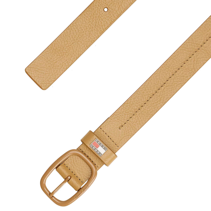 cinturon-de-piel-con-insignia-distintiva cinturon-de-piel-con-insignia-distintiva