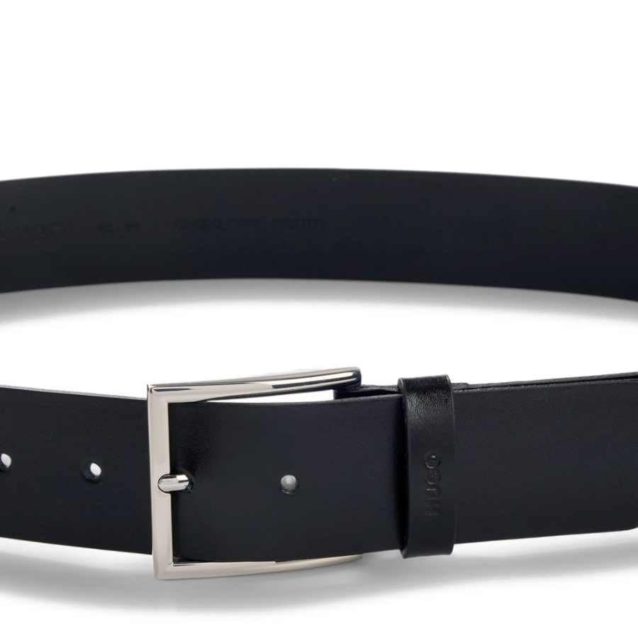 ceinture-en-cuir-avec-logo-sur-la-boucle ceinture-en-cuir-avec-logo-sur-la-boucle