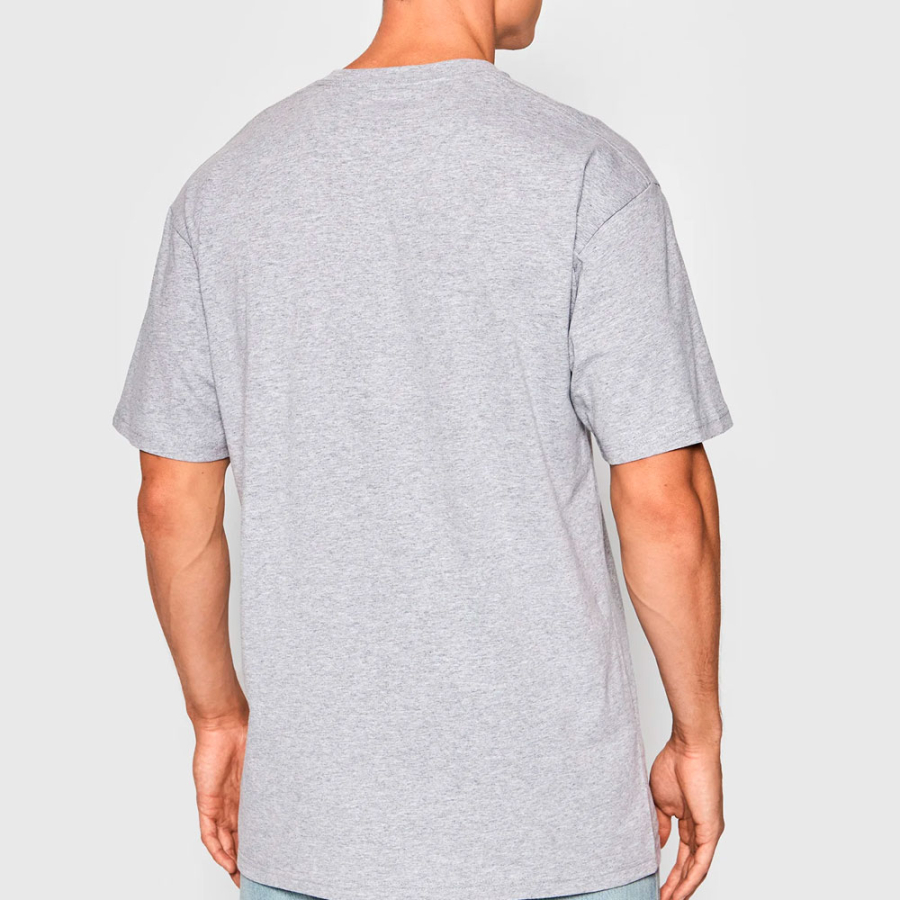 camiseta-cinza-com-logo-no-peito-esquerdo-da-vans camiseta-cinza-com-logo-no-peito-esquerdo-da-vans