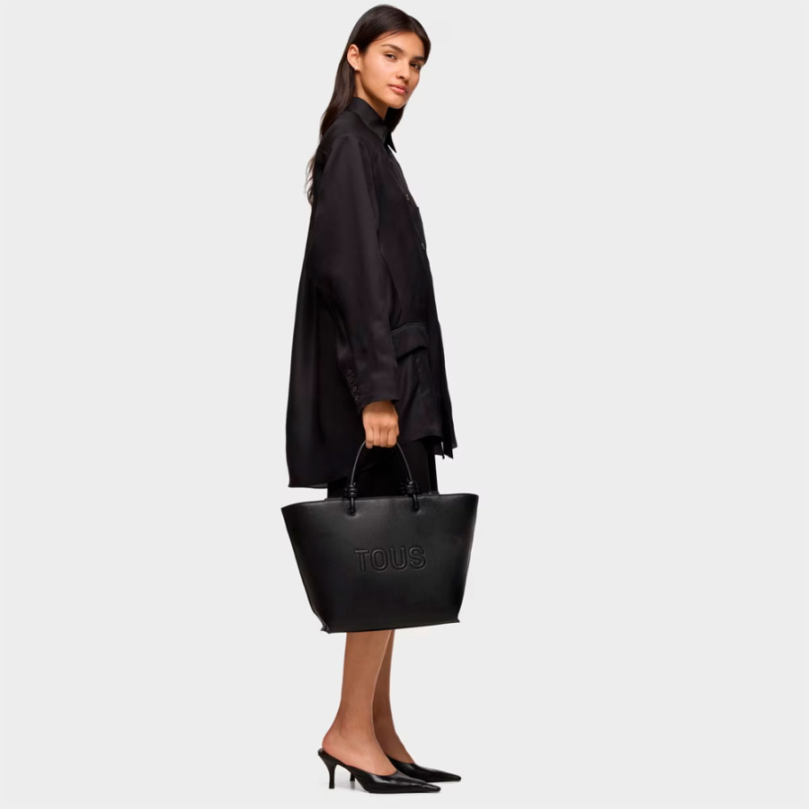 tous-la-rue-nova-bolsa-tote-preta-com-estilo-urbano-para-mulher tous-la-rue-nova-bolsa-tote-preta-com-estilo-urbano-para-mulher