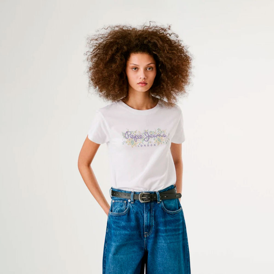 camiseta-regular-fit-com-logotipo-floral camiseta-regular-fit-com-logotipo-floral