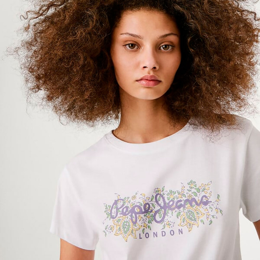camiseta-regular-fit-com-logotipo-floral camiseta-regular-fit-com-logotipo-floral