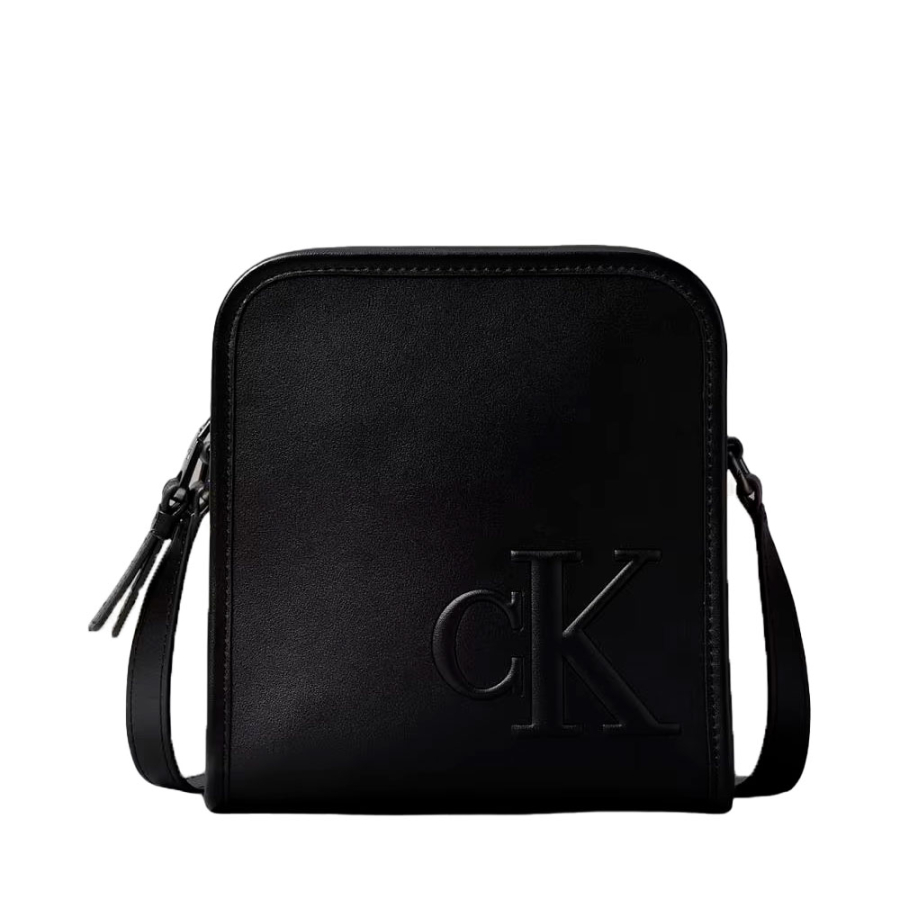 sculpted-impression-reporter-crossbody-bag sculpted-impression-reporter-crossbody-bag