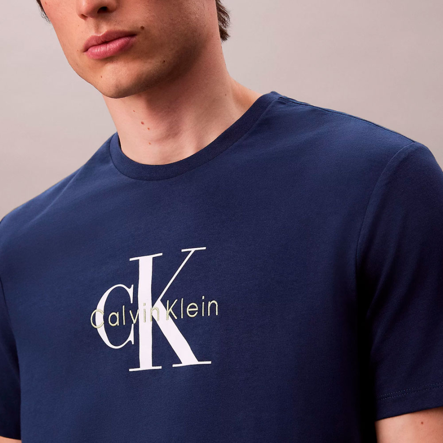 camiseta-con-logo-monograma camiseta-con-logo-monograma