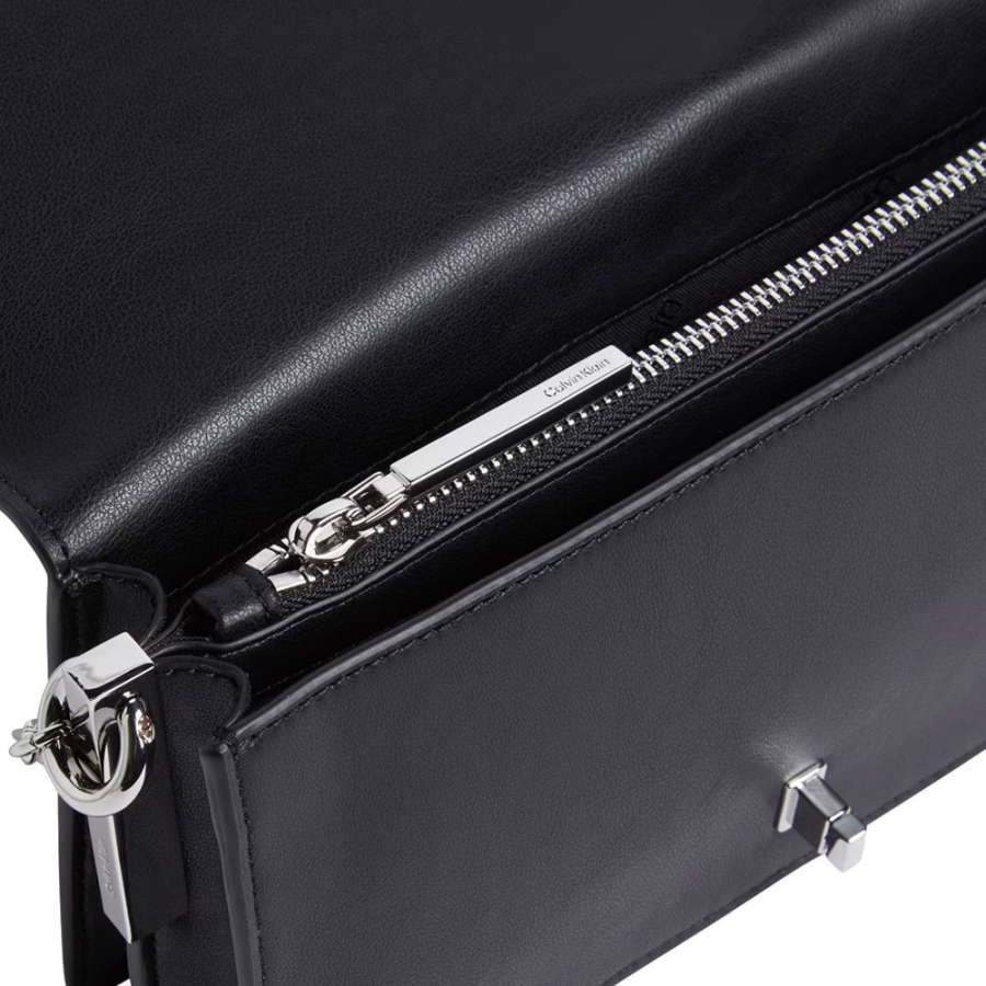 re-lo-mini-bag-with-chain re-lo-mini-bag-with-chain