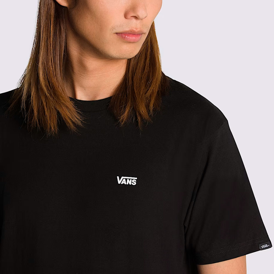camiseta-con-el-logotipo-en-el-pecho-izquierdo camiseta-con-el-logotipo-en-el-pecho-izquierdo
