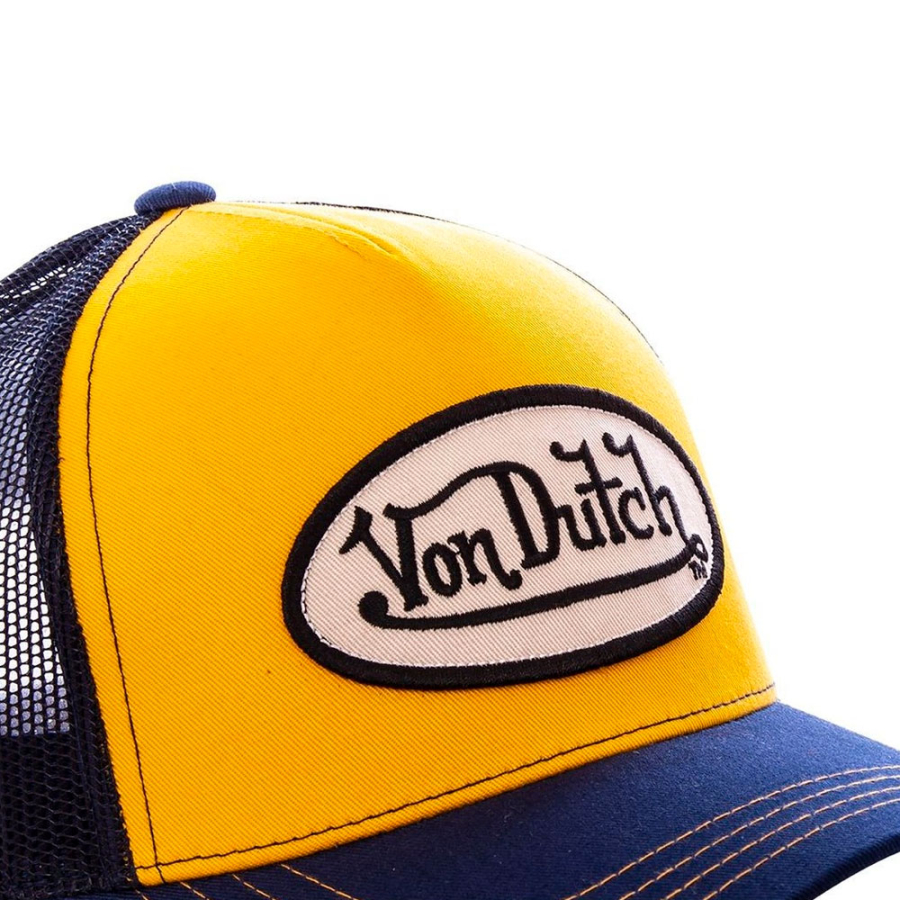 gorra-con-parche-de-la-marca